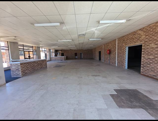 1,000M² WAREHOUSE FOR SALE IN HILTON